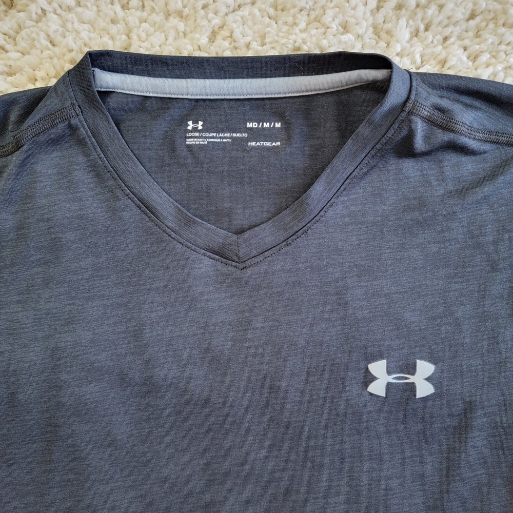 Under Armour Mens V-Neck T-Shirt HeatGear Gray Loose Fit Size Medium - Picture 2 of 9